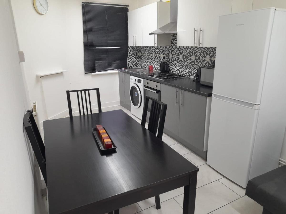 Two Bedroom Close To Central Appartement Londres