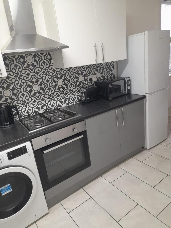 Two Bedroom Close To Central Appartement Londres